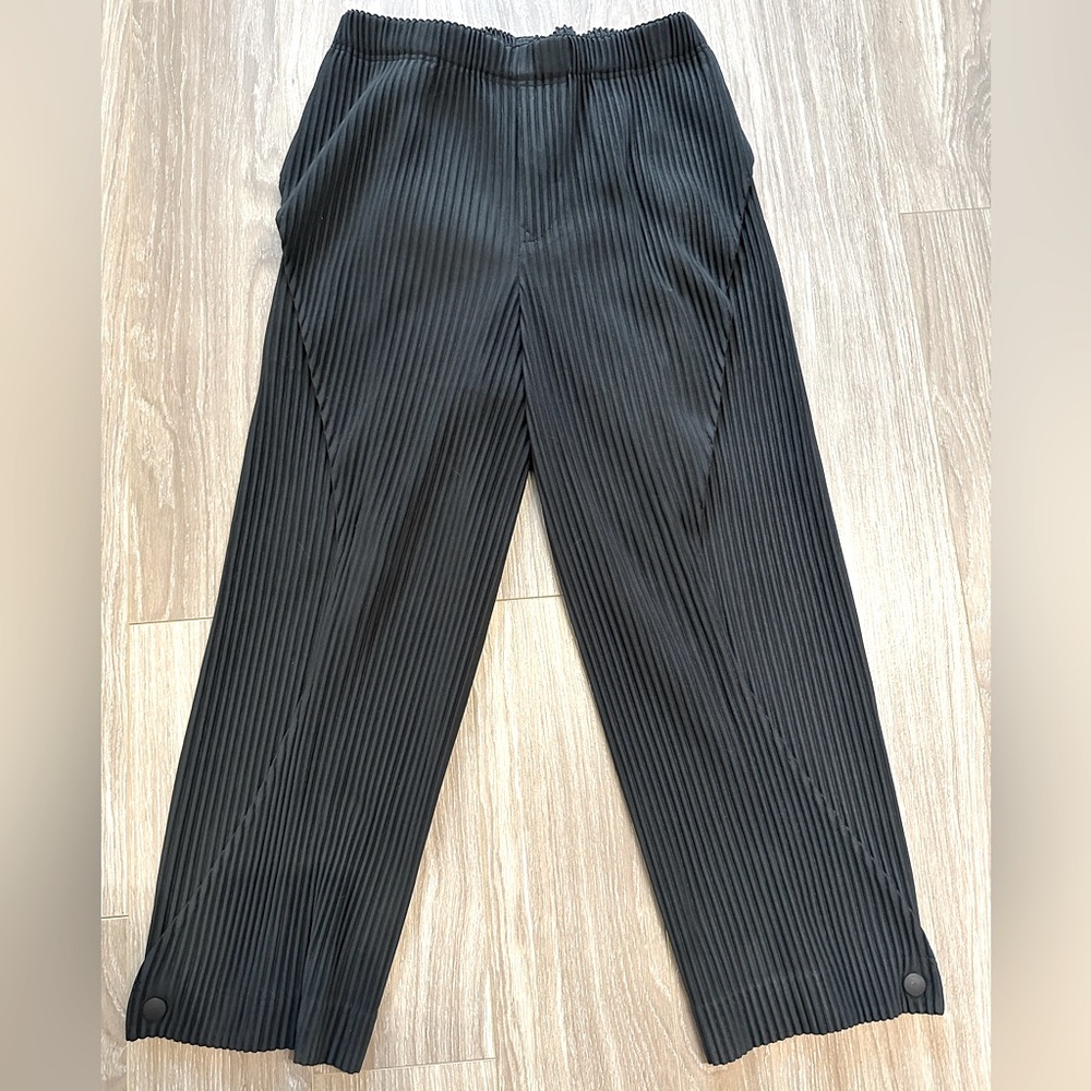 HOMME PLISSE ISSEY MIYAKE
Bow Straight Pant
